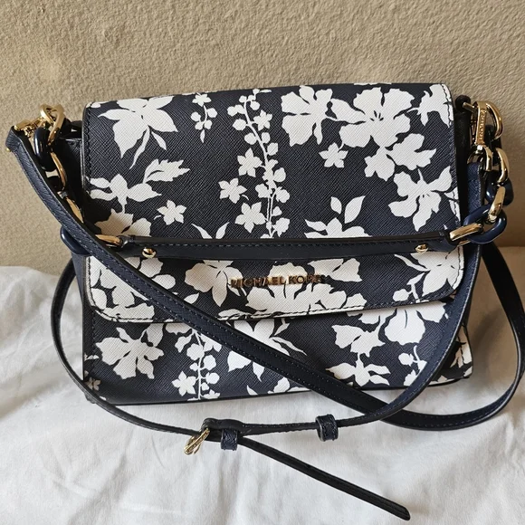 Michael kors crossbody bag - Picture 3 of 7